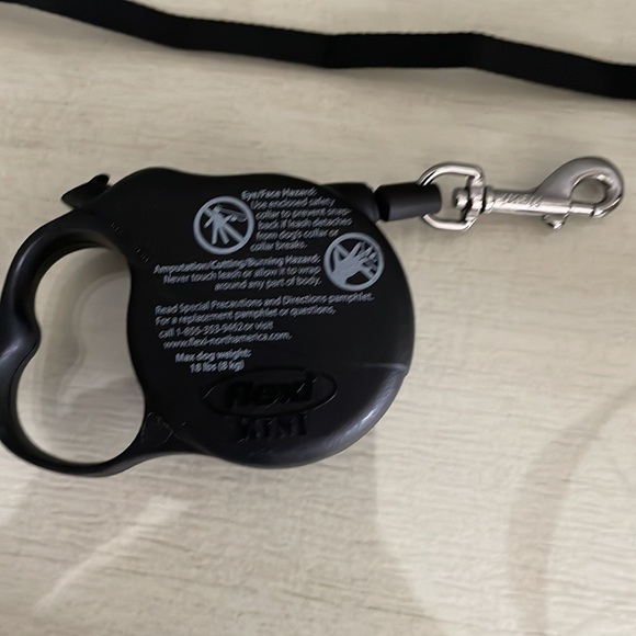 Dog Leash Retractable - Picture 2 of 3